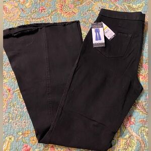 Melisa Pull-on Hi-Rise by Sofia Vergara Black Super Flare Jeans